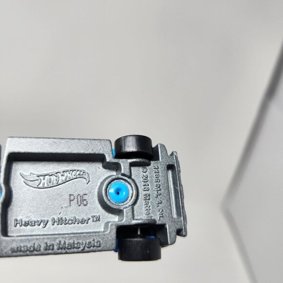 Hot Wheels Heavy Hitcher Tow Truck Blue & Gray Die-Cast Toy Vehicle 1:64 Scale M - Picture 2 of 7
